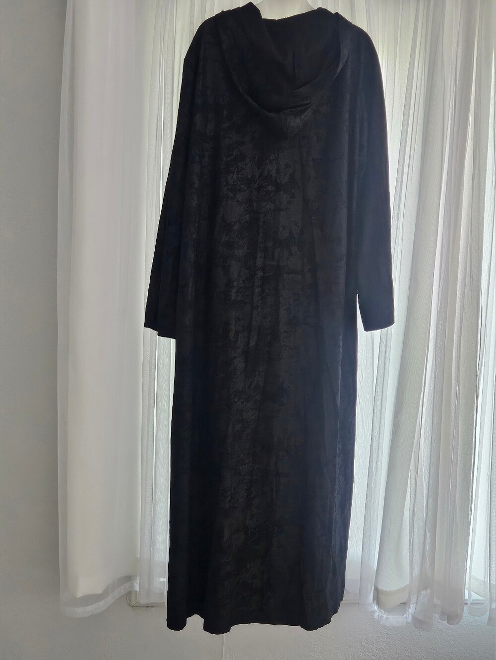 Spirit Halloween Long Black Cloak Robe - Unisex - Picture 4 of 8